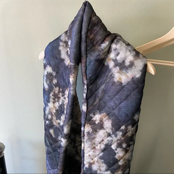 PLUSH CIRCLE SCARF - Picture 2 of 6